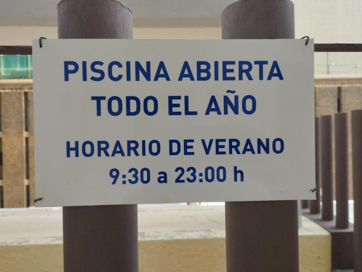 A 50 Metros Del Mar Y En 2 Paradas De Bus Estas En El Centro De Alicante Exterior foto