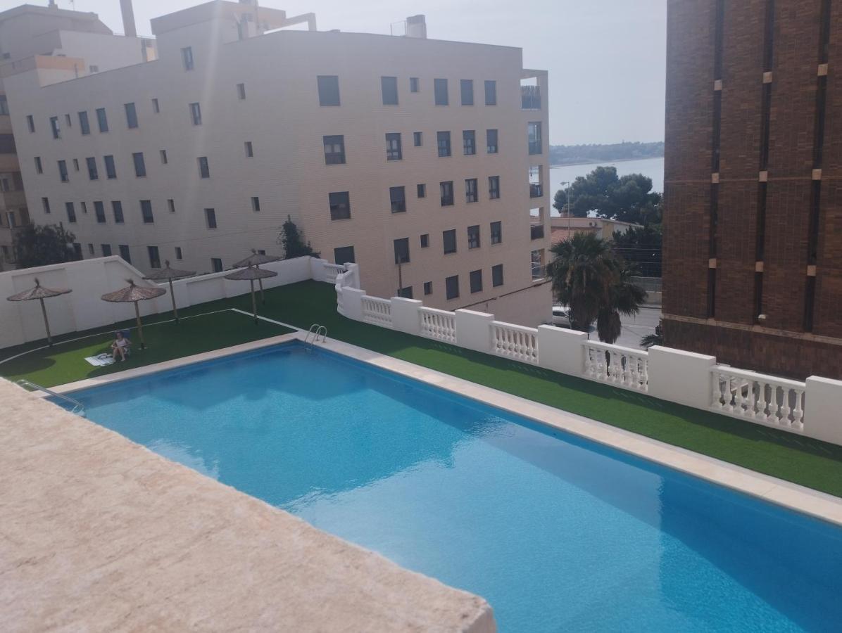 A 50 Metros Del Mar Y En 2 Paradas De Bus Estas En El Centro De Alicante Exterior foto