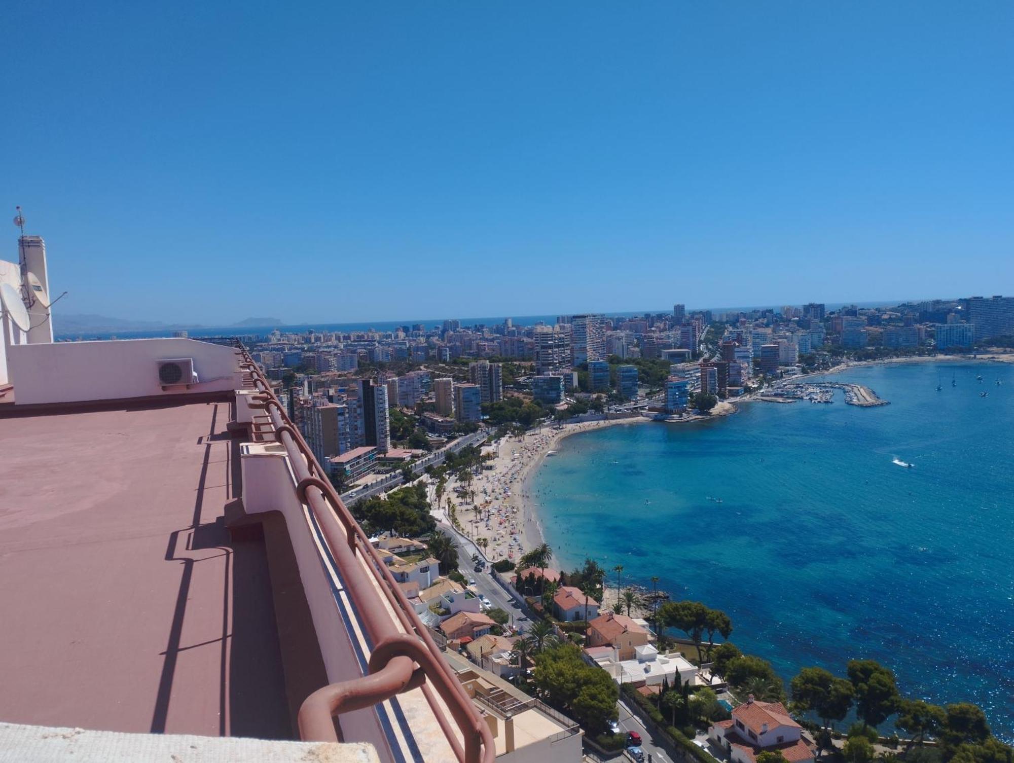 A 50 Metros Del Mar Y En 2 Paradas De Bus Estas En El Centro De Alicante Exterior foto