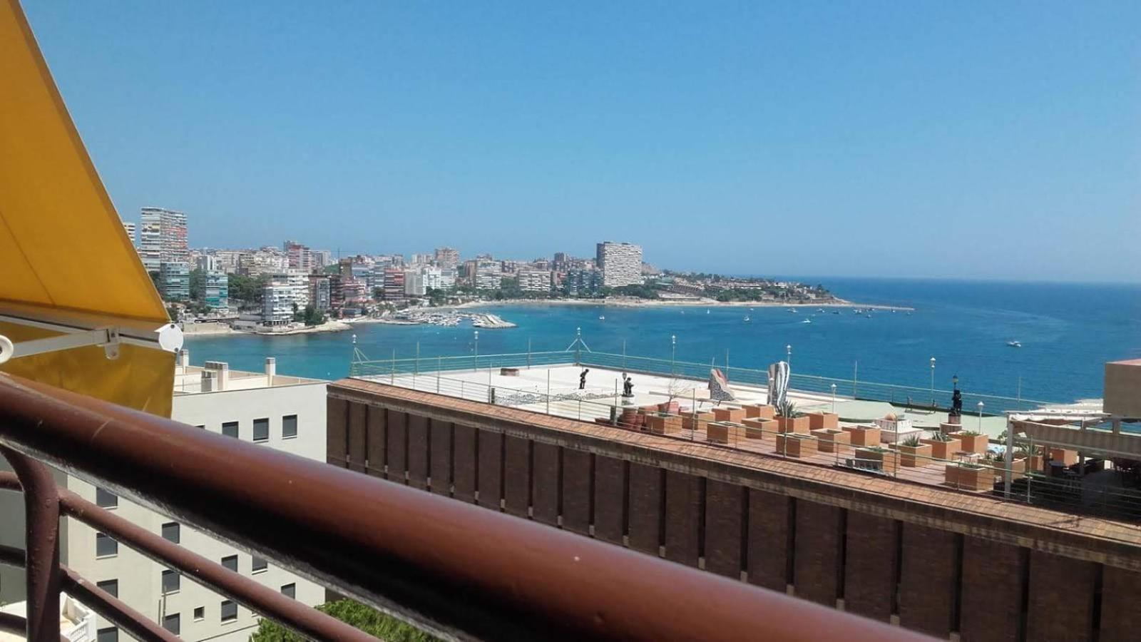 A 50 Metros Del Mar Y En 2 Paradas De Bus Estas En El Centro De Alicante Exterior foto