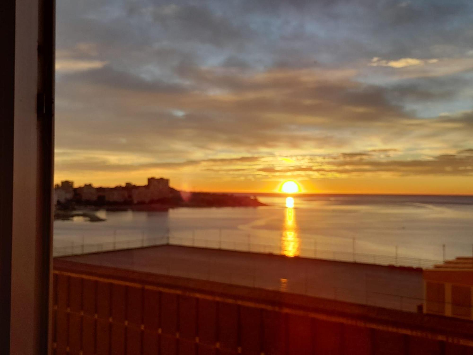 A 50 Metros Del Mar Y En 2 Paradas De Bus Estas En El Centro De Alicante Exterior foto